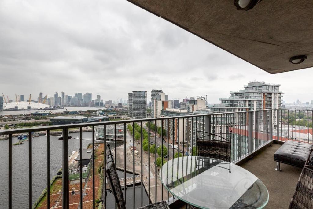 Excel Dock Apartments Londra Esterno foto